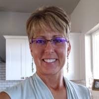 Lisa Smythe's Instagram, Twitter & Facebook