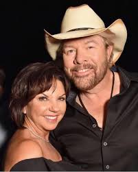 𝗦𝗔𝗬 𝗬𝗘𝗦 𝗜𝗙 𝗬𝗢𝗨 𝗟𝗢𝗩𝗘 TOBY KEITH'S MUSIC 🎶❤️✌️