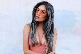 Face framing platinum blonde highights. 23 Silver Ombre Hair Ideas For You Lovehairstyles Com
