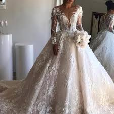 We hebben bepaald veel bronnen betreffende victoria swarovski hochzeitskleid maar wij geloven this one is de beste. Inspired Wedding Dresses And Recreations Of Couture Designs Couture Designs Dresses Inspired Kleider Hochzeit Armelhochzeitskleider Hochzeitskleid Spitze