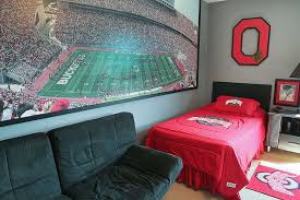 Sports Bedroom Except I Would Do Ou Ohio State Bedroom Ohio State Rooms Ohio State Decor