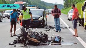 Kemalangan jalan raya mengeluarkan mangsa tersepit sudah tidak bernyawa hati hati ketika memandu gais pakai seatbelt. Laluan Kecemasan Bukan Untuk Motosikal Tetapi Dibolehkan Ini Ulasan Miros Wapcar