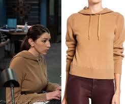 Stabler to find the suspect behind a threat to his family. Law And Order Season 22 Fashion Clothes Style And Wardrobe Worn On Tv Shows Shop Your Tv