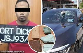 Ceritangewe adalah situs cerita dewasa, cerita sex, cerita basah, cerita lendir dengan kisah nyata sedarah, daun muda, fiksi dan bergairah untuk dibaca setiap hari. Baling Bata Tu Kat Kepala Dia Baru Ingat Seumur Hidup Lelaki Gemar Pecahkan Cermin Kereta Ditahan Viral Purba