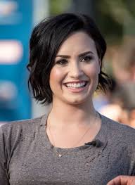 From loose waves to killer topknots, blonde to brunette, demi lovato has had some major beauty moments! Demi Lovato S Short Haircut Celebrity Beauty Ideas Glamour