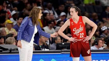 Caitlin Clark on court with the Indiana Fever during a high-stakes regular season game, do AI tạo