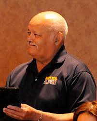 Archivo:Retired U.S. Navy Master Chief Petty Officer William Goines, second  from right, the Navy's first