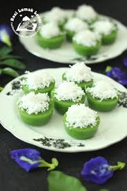 Kuih kosui, also known as kuih lompang, is a traditional malaysian kuih from peranakan cuisine. My Sil From Kuantan Is Very Good In Making Kuih Muih This Kuih Kosui Pandan Recipe Shared By Her Is Easy To Fol Malaysian Dessert Asian Desserts Steam Recipes