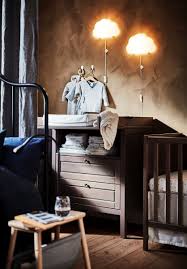 Sundvik Wickeltisch Kommode Graubraun Ikea Deutschland Ideias De Decoracao Quarto Ikea Espacos Pequenos