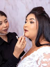 NOIVA CRIS ✨ Registros de um dia emocionante e memorável! Noiva linda e  radiante. Obrigada por me deixar fazer parte deste dia tão especial ✨👰🏻  #makeup #maquaigemnoiva #maquiagemprofissional #maqullaje #maquiagembrasil  #make #noivadossonhos #