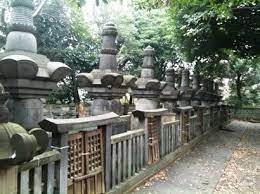 週末お出掛け1 15 3 上野動物園3 藤堂高虎のお墓 お墓 慰霊碑 茅葺屋根