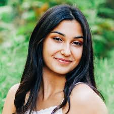 Arielle Powell's Instagram, Twitter & Facebook