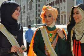 Khimar dan gamis merupakan basic fashion item bagi para muslimah syar'i. Tujuh Gaya Berbusana Muslim Yang Salah Kaprah