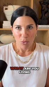 Hilary Gardner's Instagram, Twitter & Facebook