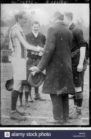 Suivez en live sur foot mercato, le match de la 5e journée de uefa nations league entre belgique et angleterre. 1005 Match De Football France Belgique 1919 A Uccle Poignee De Main Entre Les 2 Capitaines Gabriel Hanot Et Georges Hebdin Stockfotografie Alamy