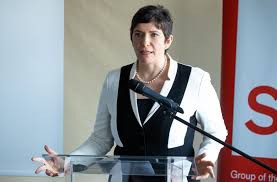 Egerben tartott kampányrendezvényt dobrev klára, a demokratikus koalíció előválasztási a portál azt írja, emiatt szóváltás alakult ki a dk rendezvényére érkezők és a dobrev ellen tüntető férfiak. Fidesz A Magyar Baloldal Azert Dolgozott Hogy Sajat Hazajukat Megtamadjak Propeller