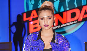 Já em palco a jovem cantora agradeceu à sic, à agência, à família, aos amigos e à valentim de carvalho, bem como a todos os. Barbara Bandeira La Banda