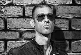 Akku Music & Downloads