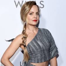 Mena suvari est une actrice américaine née le 13 février 1979 à newport. Entv22nfzjg5zm