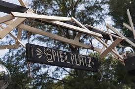 Die pralle sonne auf dem rücken, während man sich über schaufel oder hacke beugt oder beschaulich den warmen, duftenden lehmboden riecht, ist heilender. Unser Spielplatz Ein Paradies Fur Die Kids Picture Of Schroders Garten Luneburg Tripadvisor