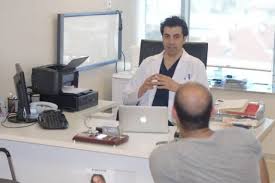 Birçok kişinin ekranlardan tanıdığı cem küçük saç ektirdi. Sac Ekiminde Yeni Teknik Manuel Fue Timeturk Haber