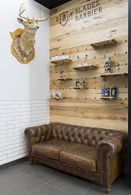 Blades Barber Is A New Barbershop Concept Designed By Parka The Concept Of Mixing Old School And New Schoo Ideias De Decoracao Decoracao Ideias Para Barbearias
