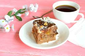 Kuchen aus einer tasse und das auch noch ganz schnell gemacht. Ein Stuck Kuchen Auf Einer Platte Loffel Weisse Serviette Tasse Kaffee Auf Einem Rosa Holztisch Lizenzfreie Fotos Bilder Und Stock Fotografie Image 85108758
