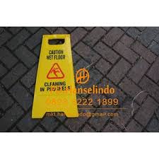Papan tanda yang bersinar atau mempunyai tenaga beteri. Jual Floor Sign Awas Lantai Licin Papan Wet Caution Pd Hanselindo Surabaya Jawa Timur Indotrading