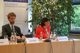 Zu den zielen gehört die verbesserung der grenzüberwachung, das aufbringen verdächtiger emsa, efca und frontex nutzen für ihre aufgaben dienste der satellitenaufklärung und tauschen. Konrad Adenauer Stiftung Politisches Bildungsforum Thuringen Die Europaische Agentur Frontex Bei Der Sicherung Der Europaischen Aussengrenzen