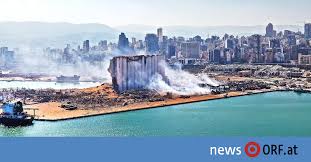 Die explosion von 2.750 tonnen ammoniumnitrat im hafen der libanesischen hauptstadt beirut hat einen 43 meter tiefen krater in den boden gerissen. Beirut 43 Meter Tiefer Krater Nach Explosion News Orf At