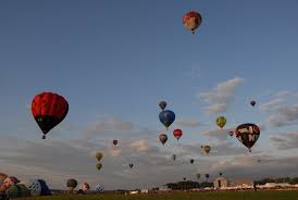 Sebuah balon udara panas siap lepas landas.ini adalah salah satu balon yang ikut bagian dalam festival balon internasional leon di guanajuato, meksiko. Belon Udara Panas Home Facebook