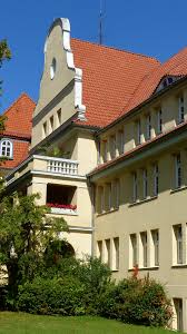 The blues are the police officers in their blue uniforms. Stadtkloster Kiel Wikipedia