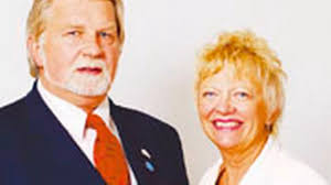 Couple kleening up with catalogue giant