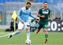 Joaquín correa (lazio) remate con la izquierda escorado desde la izquierda por el lado derecho de la portería. Dl1ffsdnzwsgtm