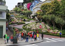It begins at presido boulevard in the presido and goes east through cow hollow. Top 2 Photo Spots At Lombard Street In 2021