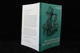 It stars dev patel, alicia vikander, joel edgerton, sarita choudhury, sean harris, kate dickie, barry keoghan and ralph ineson, and is based on the poem of sir gawain and the green knight. Sir Gawain And The Green Knight First Edition Abebooks