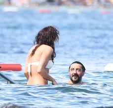 Celil nalçakan, bir süredir birlikte olduğu pilates eğitmeni sevgilisi ceren kahyaoğlu ile yollarını ayırdı. Celil Nalcakan Kimdir Esi Kim Sevgilisi Kim Nereli Kac Yasinda Diziler
