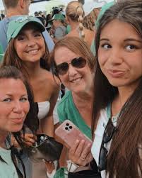 Taylor Huston (@taylorhustonn) • Instagram photos and videos