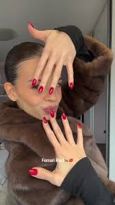 Klasični najbolji crveni nokti za svaku priliku