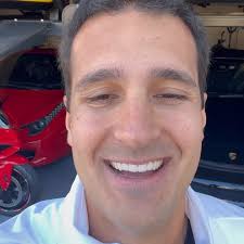 APRESENTO PARA VOCÊS MODELO 24/25 BRIAN ESPI, O EX CARECA 😅😂, FELIZ  DEMAIS COM O RESULTADO DO IMPLANTE CAPILAR QUE FIZ COM O @drmarcioravagnani  NA @ravacapilar! Resultado está bom demais após 7 meses ...