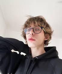 Daniel Gillan (@daniel_gillan) • Instagram photos and videos