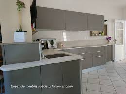 Cuisine Avec Plan De Travail Et Credence En Dekton Blanc Concrete Evier Sous Plan Avec Rainurages Pdt By Marbres E Evier Sous Plan Plan De Travail Credence