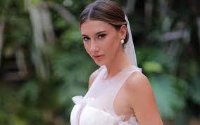 Acun ilıcalı'nın eşi şeyma subaşı dün nikah töreninde avustralyalı modaevi zimmerman marka gelinlik tercih etmişti. Seyma Subasi Nin Gelinligi Elbise Cikti Iste Orjinal Hali Internet Haber