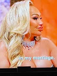 One-handed typing challenges for clingy moms