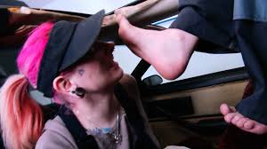 Feetextreme Dorothy reeking socks tea feeding