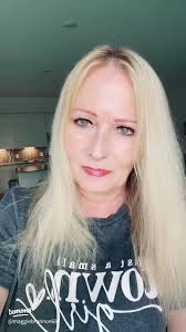 Ella Langley's Gorgeous Lip Combo Revealed!