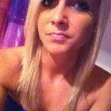 Laura Becht's Instagram, Twitter & Facebook