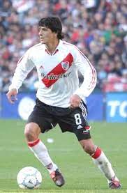 Lucho gonzalez gaat opnieuw in eigen land voor river plate voetballen. Football Player S Biography 7 Lucho Gonzalez