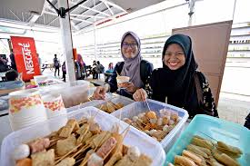 Perniagaan food truck antara perniagaan yang boleh diusahakan dengan mudah. Perniagaan Makanan Oden Mahasiswa Ump Jadi Tumpuan Ump News