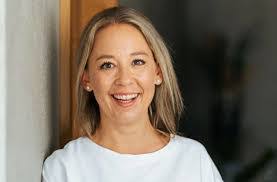 Julia Schott's Instagram, Twitter & Facebook